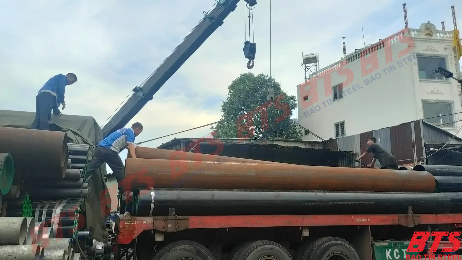 Ống thép đúc phi 406 tại kho hàng Thép Bảo Tín 